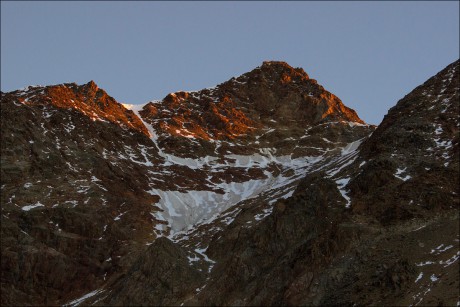 Vrchní část Wildspitze vysokého 3.772 m n. m. od jihu.