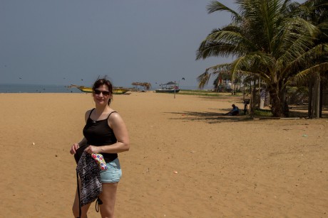 První setkání s Indickým oceánem na pláži v Negombu. 