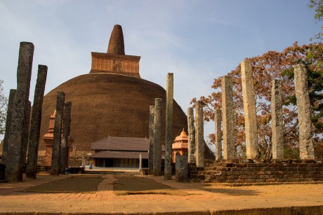 Stupa Abhayagiriya Dagaba v Anuradhapuře. 