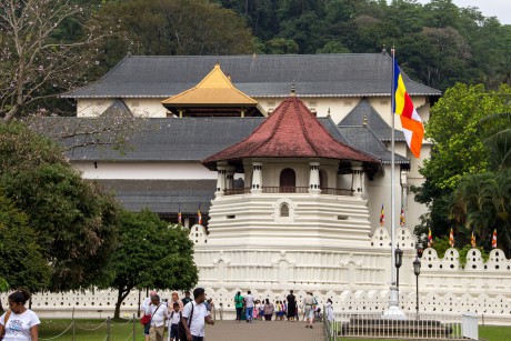 Chrám Delada Maligawa, neboli chrám Buddhova zubu ve městě Kandy.