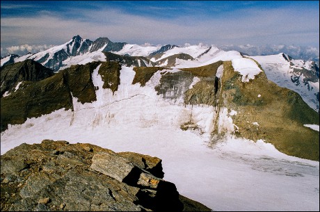 Pohled k nejvyššímu kopci Rakouska Glockneru - 3.798 m n. m. z vrcholu Wiesbachhornu.