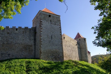 Hradby hradu Veveří.