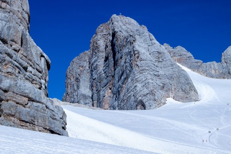 Vrcholová skalní pyramida Dachsteinu.