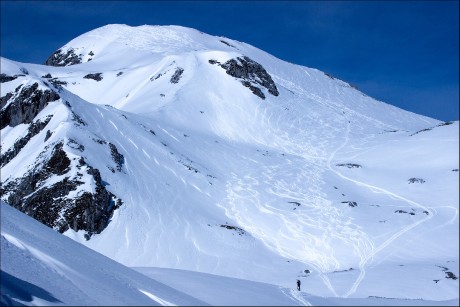 Eiskogel s křížem ve výšce 2.321 m n. m.