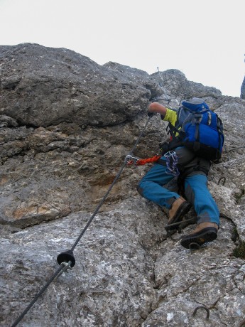 Sestup zajištěnou cestou Leoganger Nord Klettersteig.