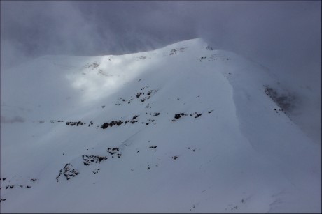 Kopec Toter Mann, který se zvedá až do výšky 2.132 m n. m.