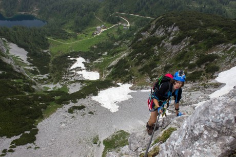 Svižně nabíráme výšku zajištěné cesty Gamsblick.