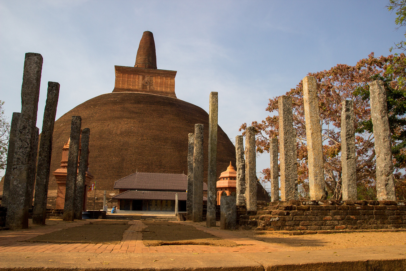 Stupa Abhayagiriya Dagaba v Anuradhapuře. 