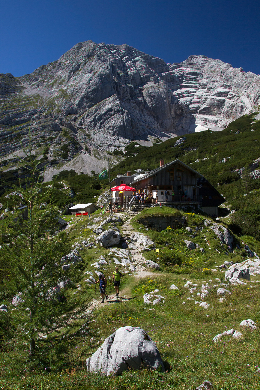 Hochtor s chatou Hess.