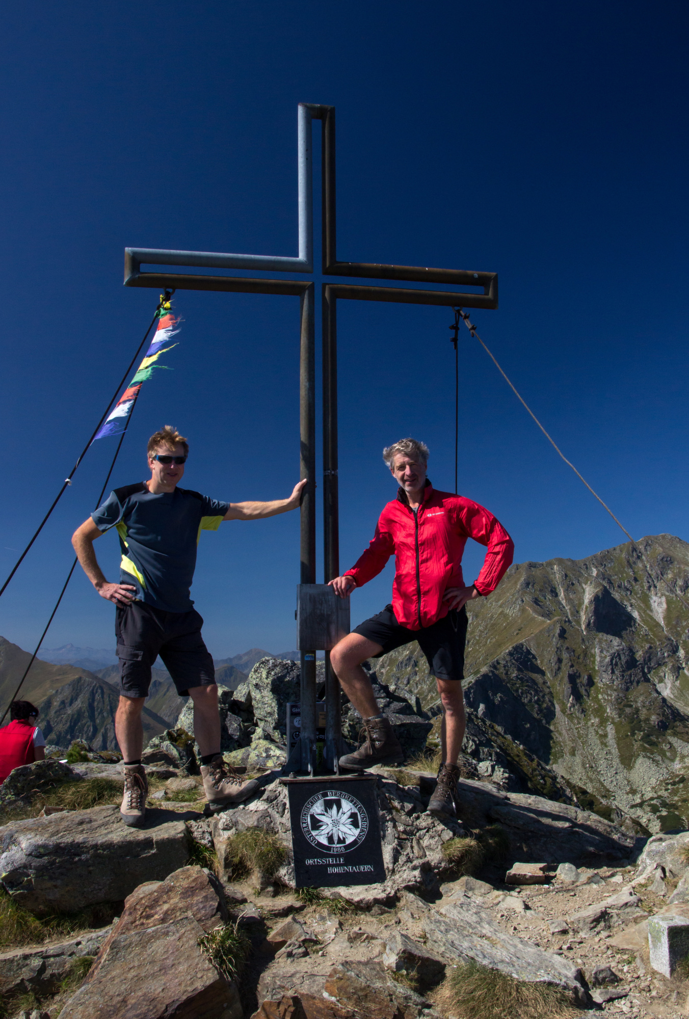 Na vrcholu kopce Großer Hengst v nadmořské výšce 2.159 m.