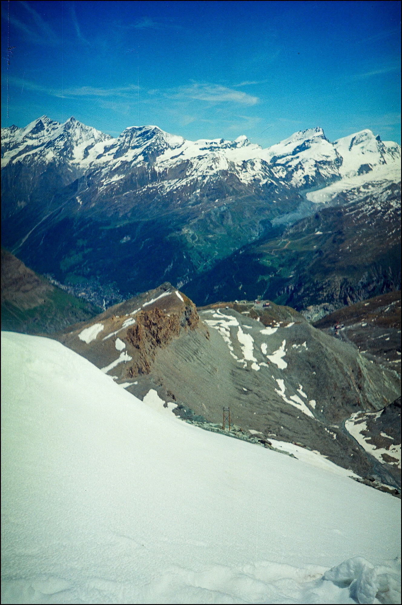 Výhled od chaty Hörnli ve výšce 3.260 m n. m.