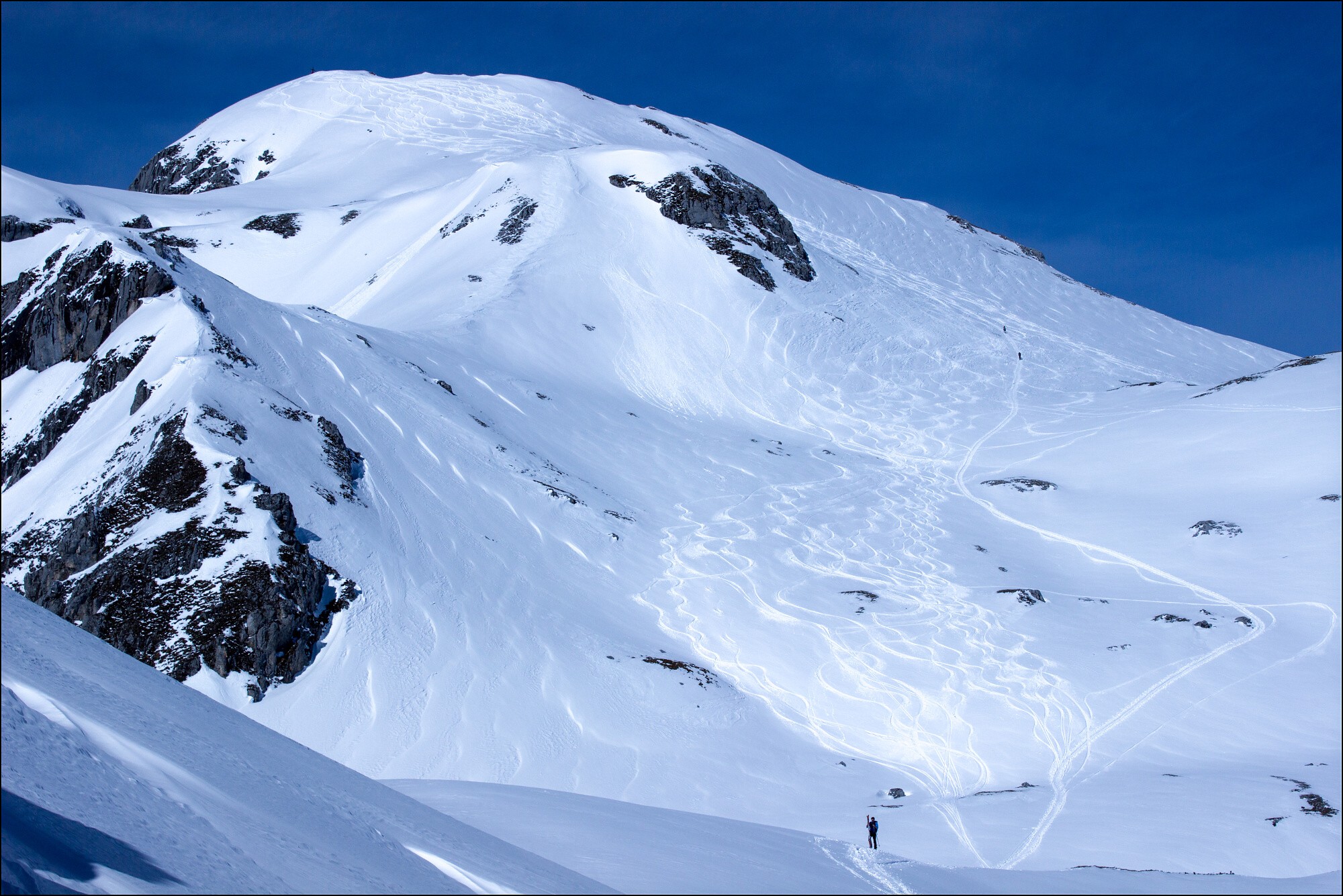 Eiskogel s křížem ve výšce 2.321 m n. m.