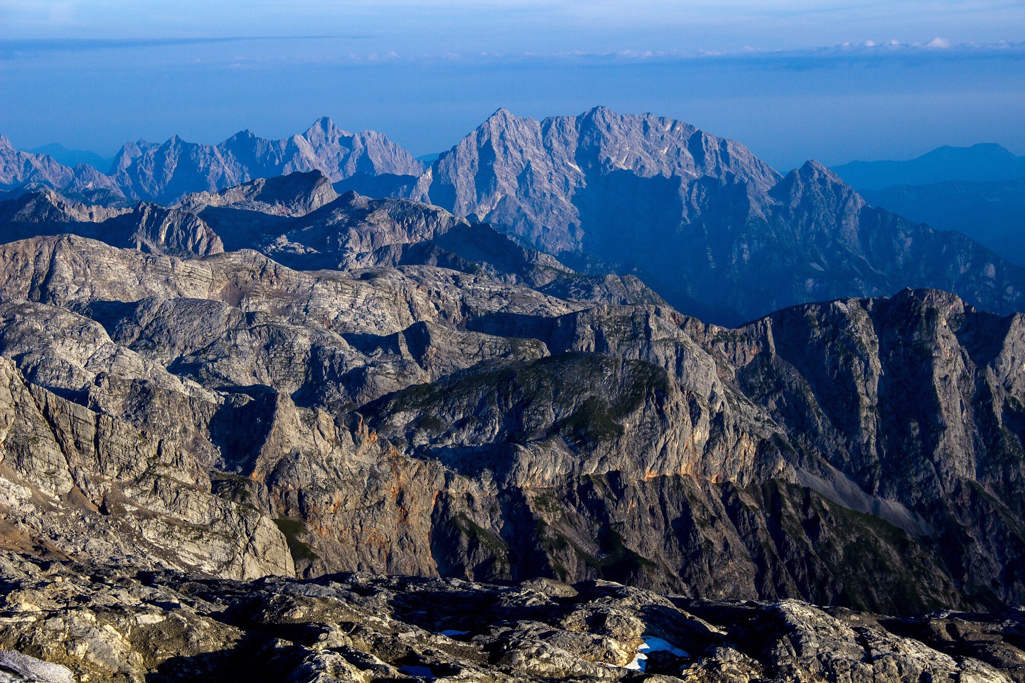 Krásný výhled na východní stěnu Watzmannu a Hochkalter.