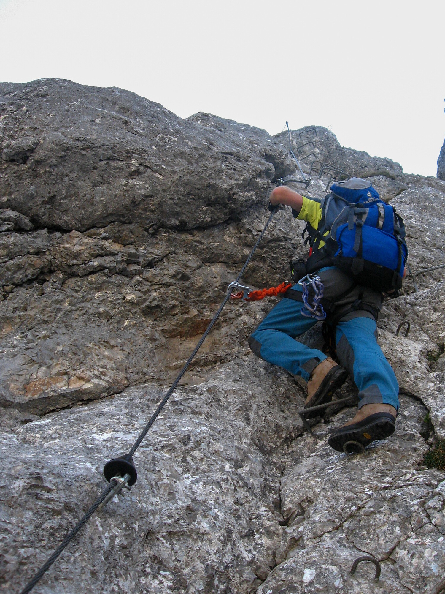 Sestup zajištěnou cestou Leoganger Nord Klettersteig.