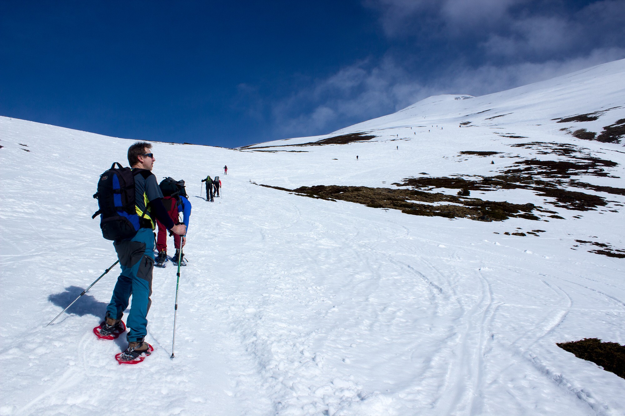 Jižní svah Preberu se zaplňuje skialpinisty.