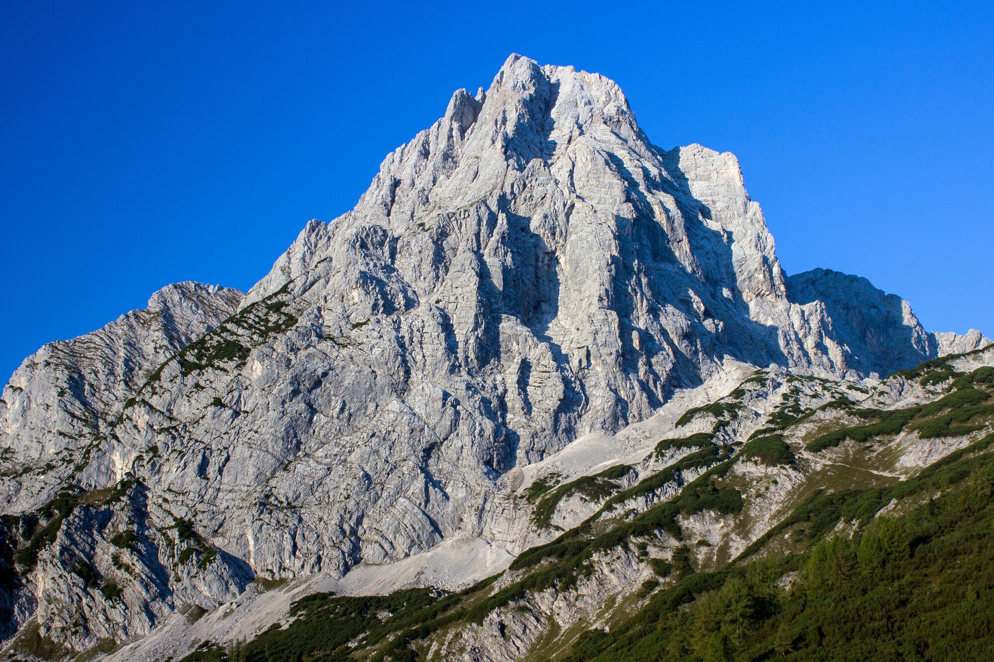 Spitzmauer vysoký 2.446 m od východu.