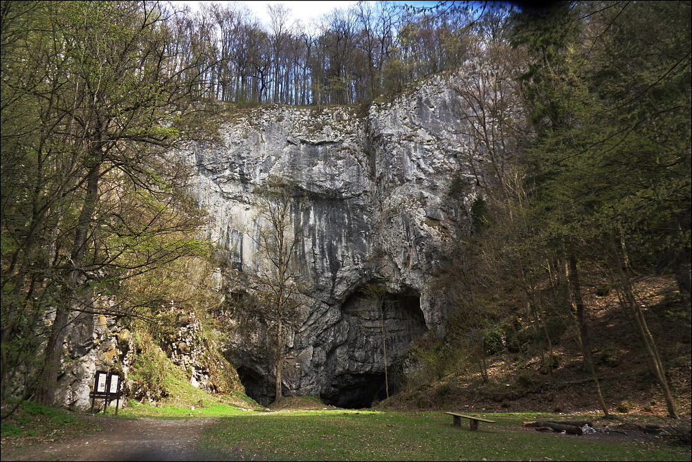 Býčí skála.